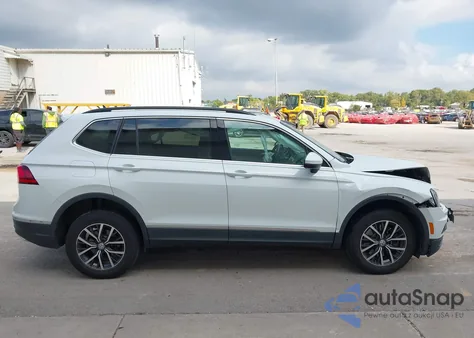 2020 Volkswagen Tiguan 2.0T Se/2.0T Se R-Line Black/2.0T Sel z USA, uszkodzony, nr VIN 3VV2B7AX2LM006165